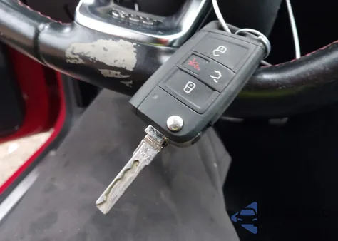 2015 Volkswagen Golf Gti 2.0T S 2-Door z USA, uszkodzony, nr VIN 3VWTT7AUXFM032469